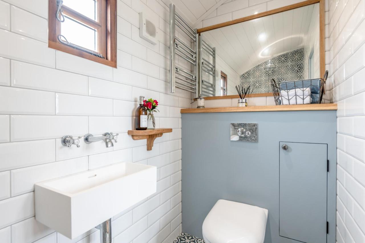 Daisy Park Shepherds Hut Holiday home *