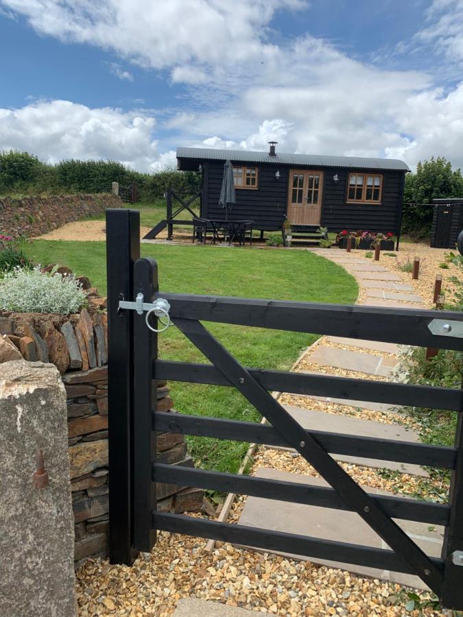 Daisy Park Shepherds Hut Looe